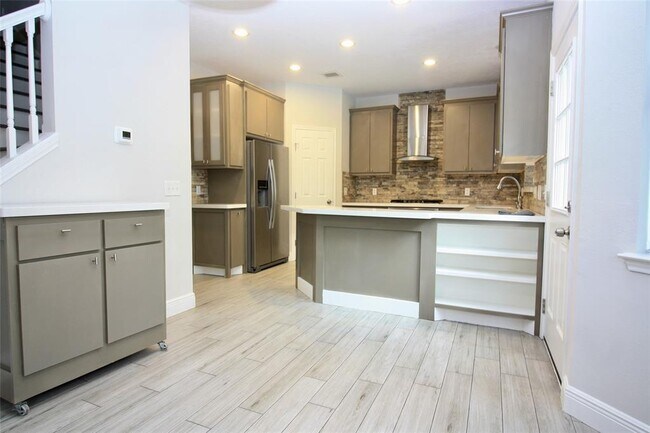 Building Photo - 5503 Medallion Pointe Ct