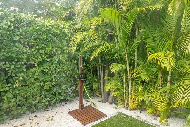 Building Photo - 509 NE 64th St