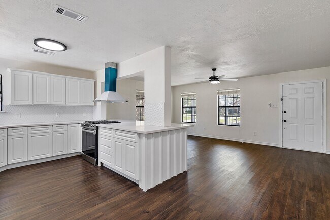 Building Photo - 504 Percival St