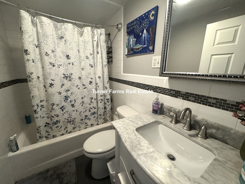 Building Photo - 89A Hudson St