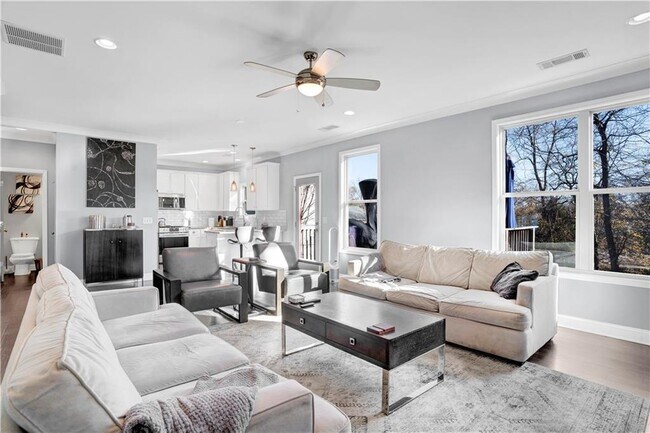 Building Photo - 1395 Marion St SE