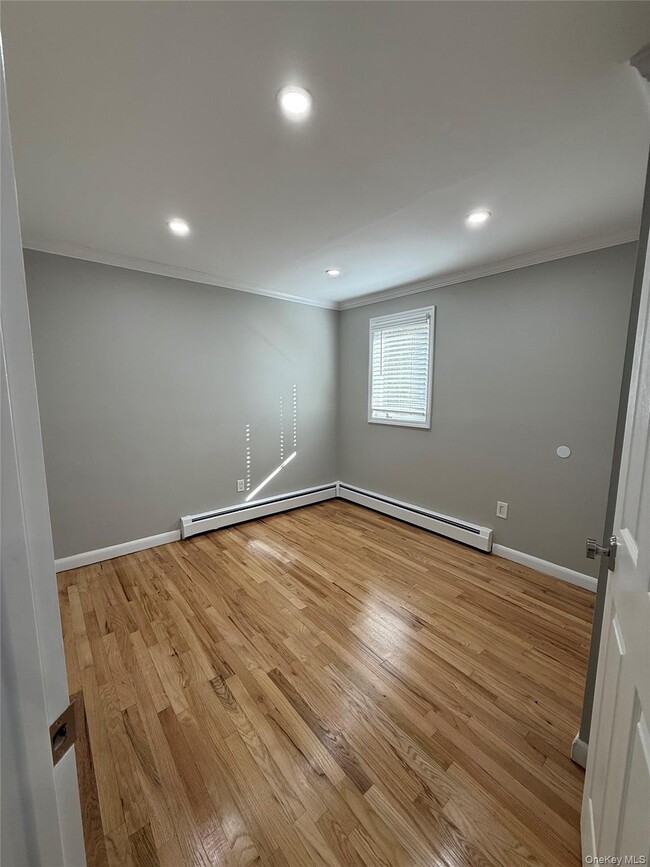 Building Photo - 44 Pine St