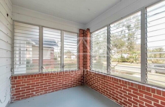 Building Photo - 44 E 45th St