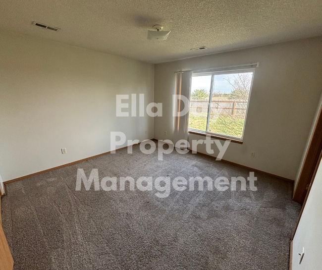 Building Photo - 2520 E Conquest St