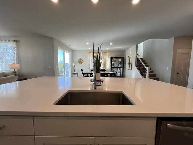 Building Photo - Spacious 5BR Home Near Mountainside High School with Loft, Balcony & Large Kitchen