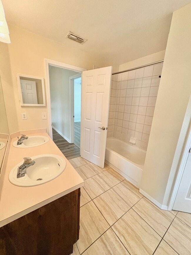 Building Photo - Beautiful 4BR/2.5BA Water View Home - Deer Hollow in the Deerfield Community!