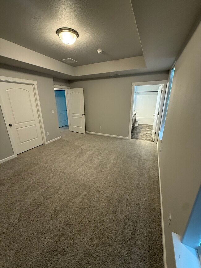 Building Photo - 303 Emerald Ave