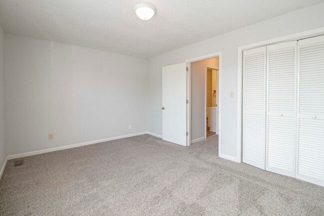 Building Photo - 814-A Golfview Pl