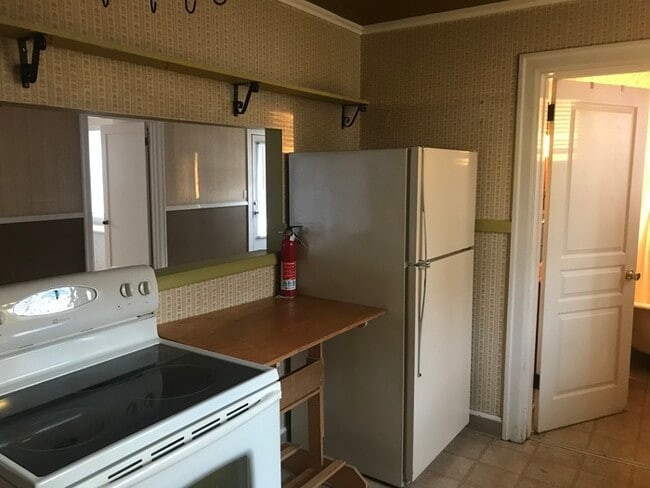 Building Photo - Private fenced yard and garage