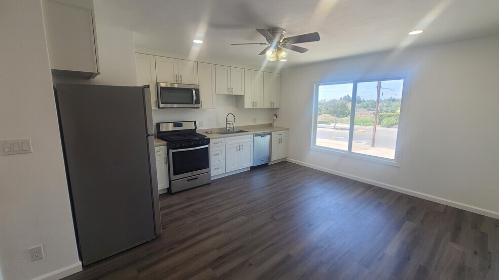 Building Photo - 3704 E Bond Ave