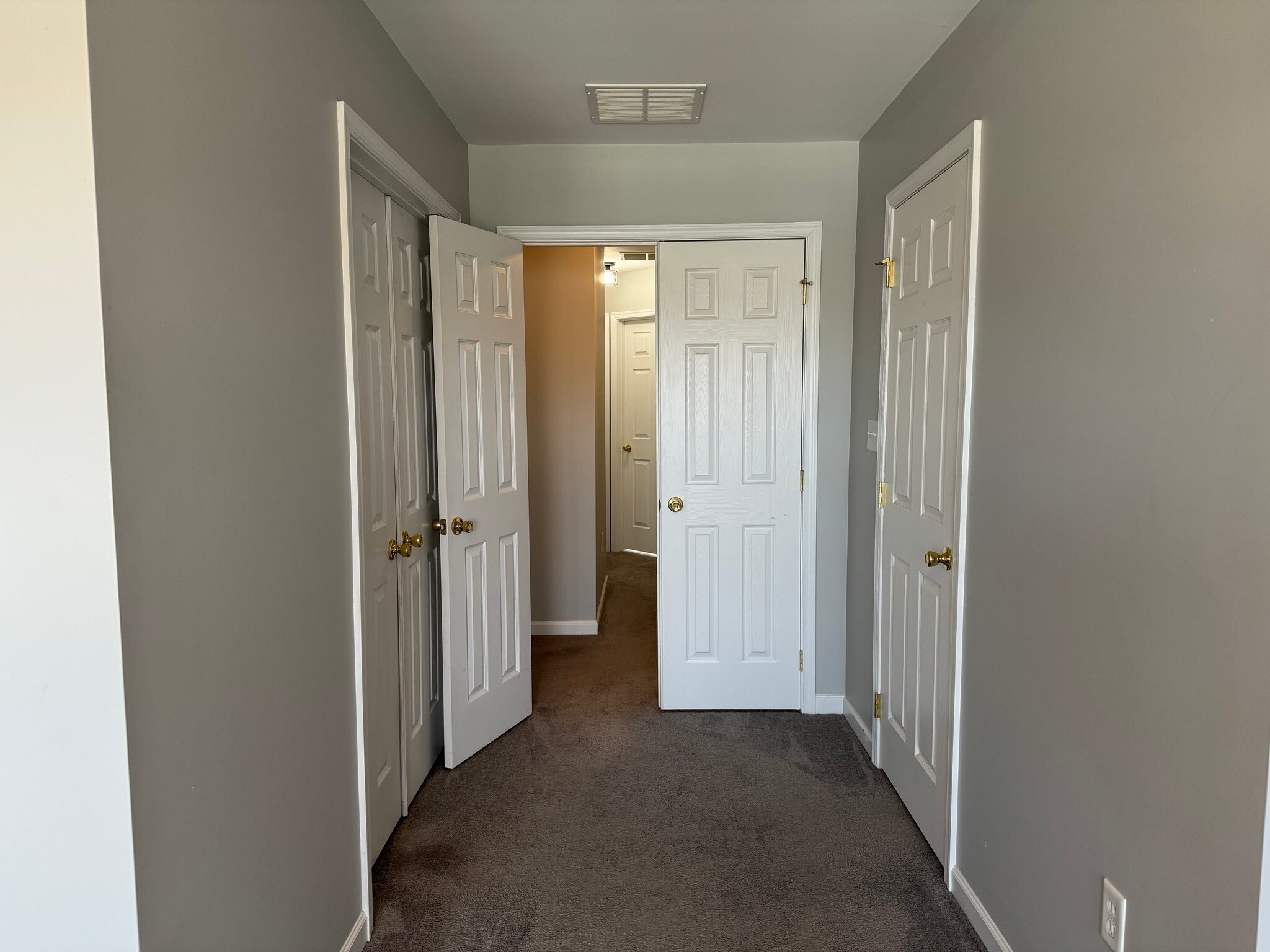 Building Photo - 15 Lombard Ln