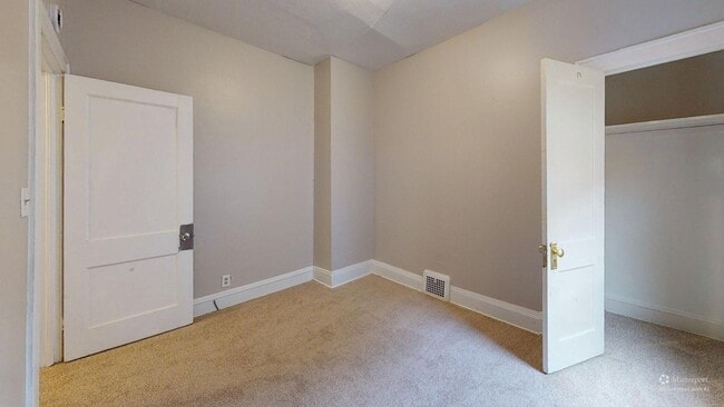 Building Photo - 11302 Parkview Ave