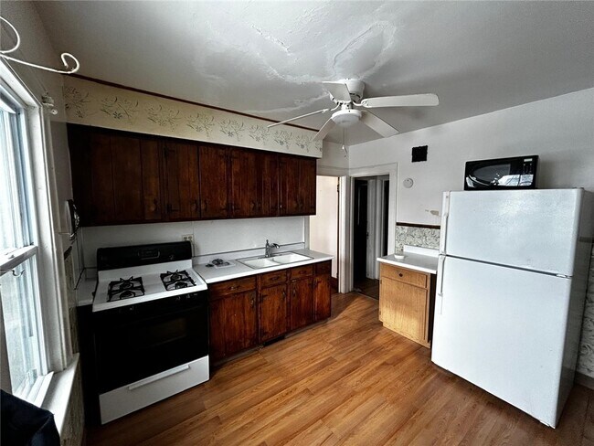 Building Photo - 850 Glide St