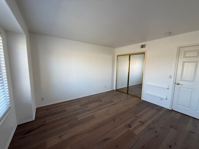Building Photo - 2441 Iron Ridge Ct