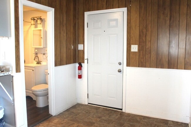 Building Photo - 261 Pulaski Blvd