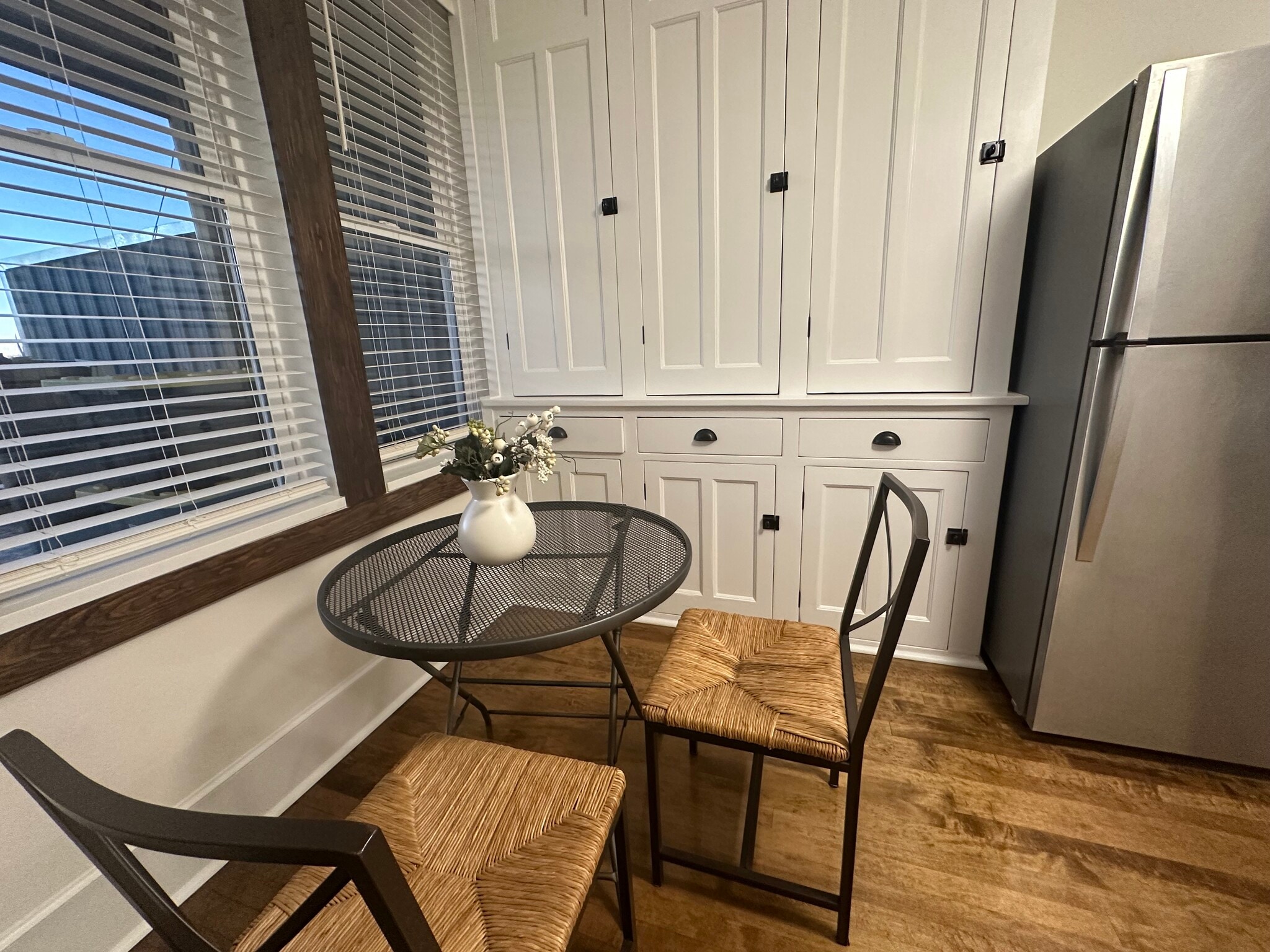 Building Photo - 418 Pleasant St