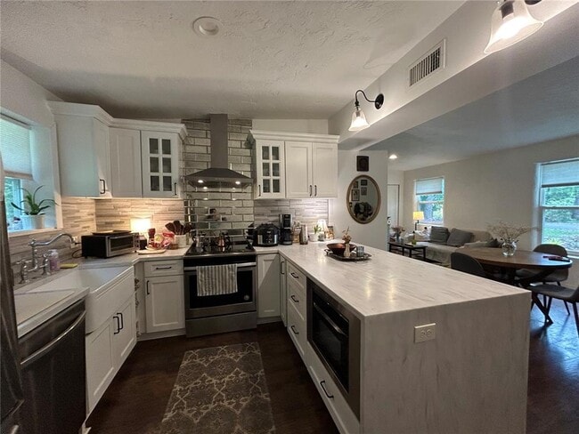 Building Photo - 816 NE 9th Ave