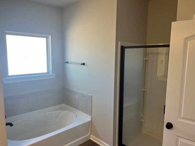Building Photo - 41297 Jolane Dr