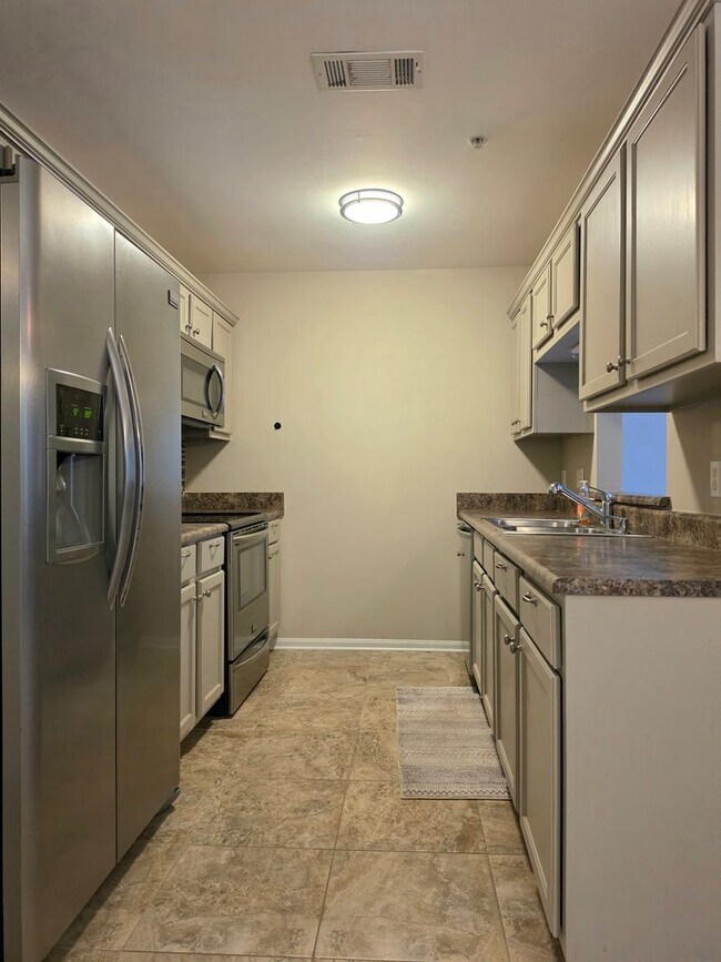 Building Photo - Gulf Shores town home with garage