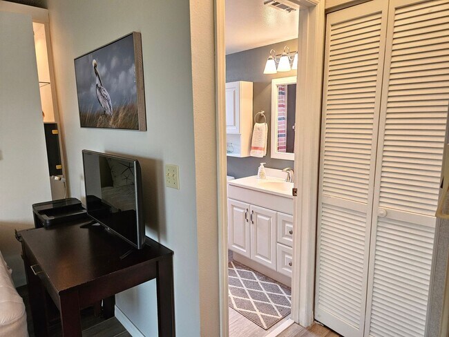 Building Photo - Charming First-Floor Condo in Plantation Golf and Country Club with a Community Pool Access!