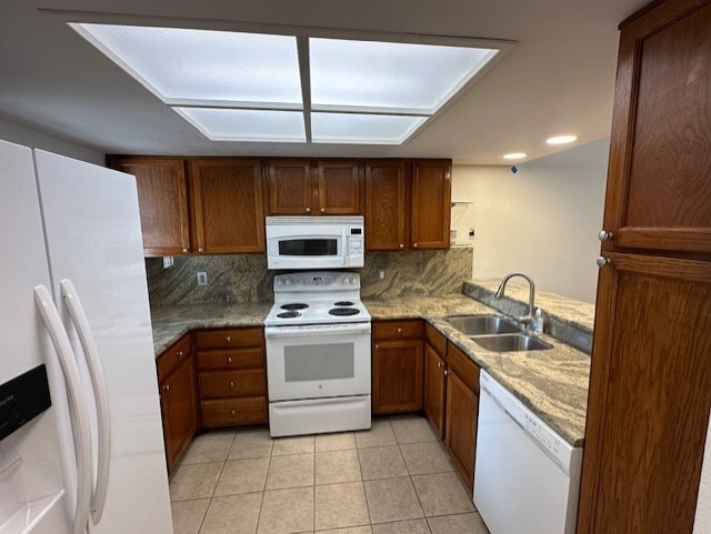 Building Photo - 222 Woodlake Wynde