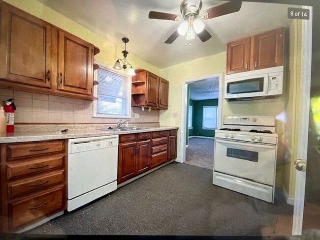 Building Photo - cozy 2 bed house