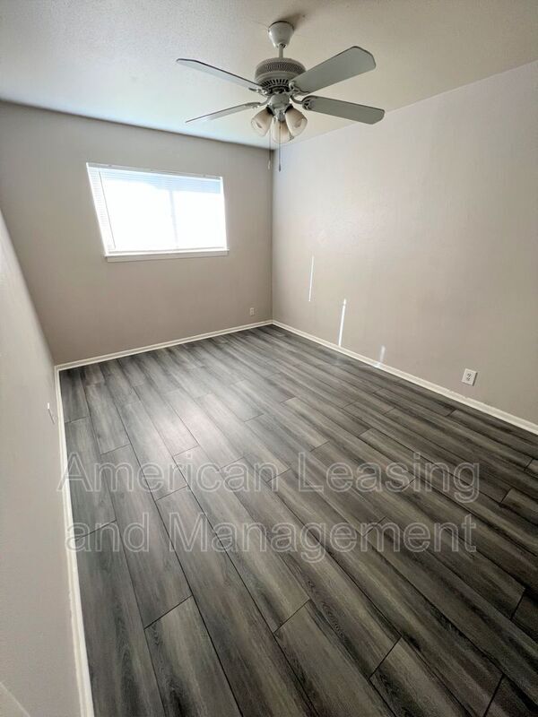 Primary Photo - 880 N 7th St