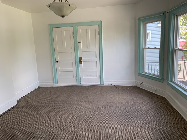 Living Room - 124 18th St