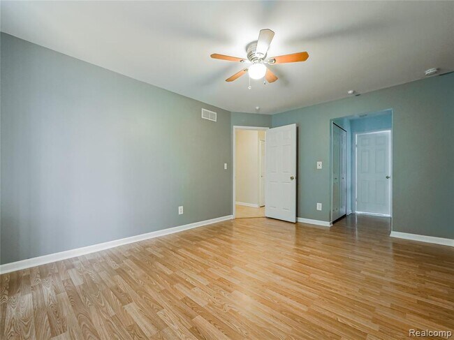 Building Photo - 34763 Maple Ln Dr