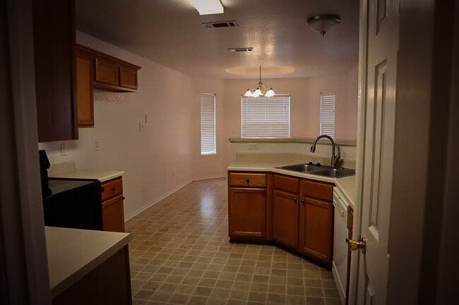 Building Photo - 5208 Bridle Dr