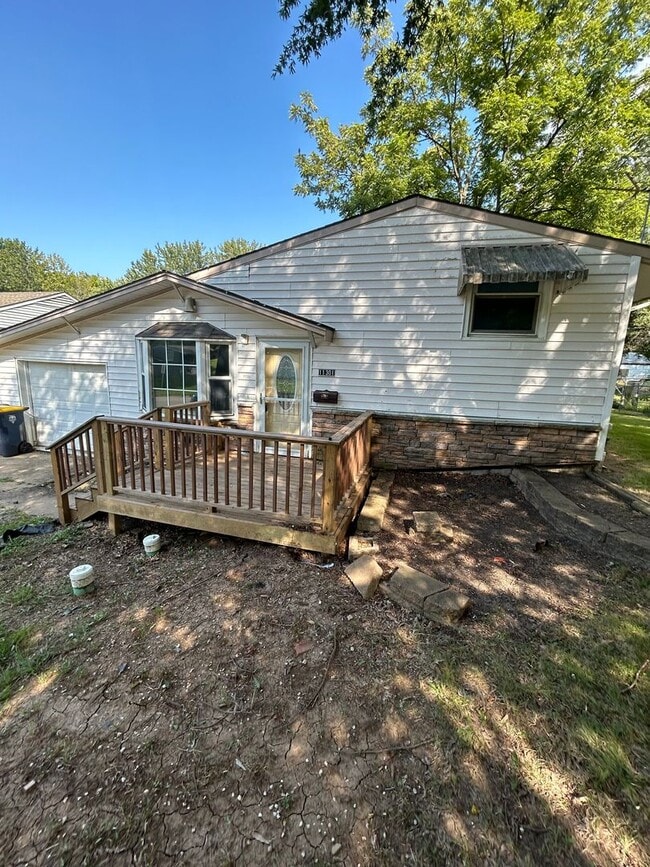 Building Photo - COMING SOON! 3 Bed 1.5 Bath 1 Car Garage $...