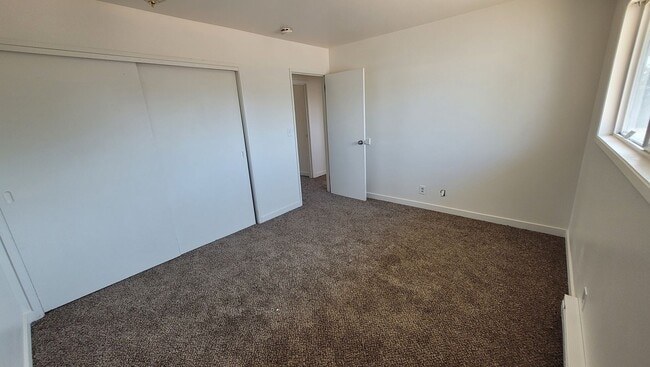 Building Photo - Moses Lake 3 bedroom 1 bath with den and g...
