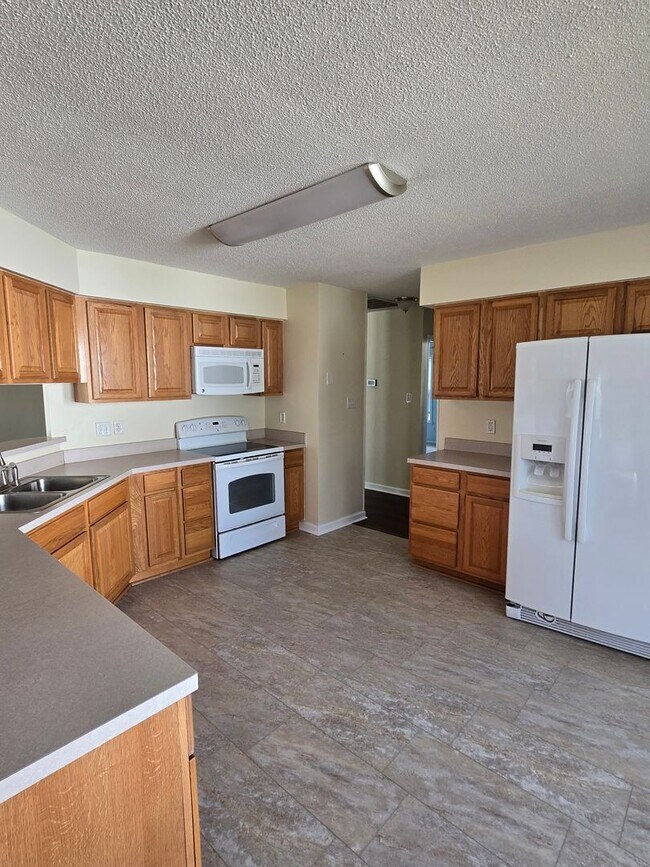 Building Photo - Charming 3-Bedroom Home in Hunters Creek – Pet Friendly & Great Amenities!
