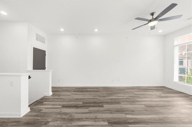 Building Photo - 205 Devore Rd