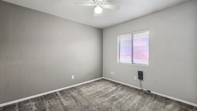 Building Photo - 13344 W Desert Ln