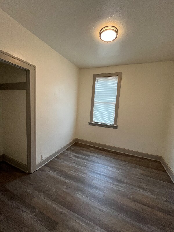 Building Photo - 1342 W 69th St
