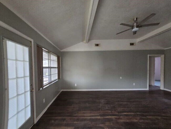 Building Photo - 1307 Cactus St