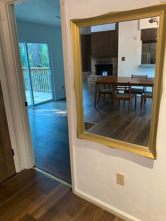 Building Photo - 3008 W University Ave