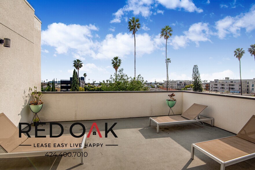 Building Photo - 5727 La Mirada Ave