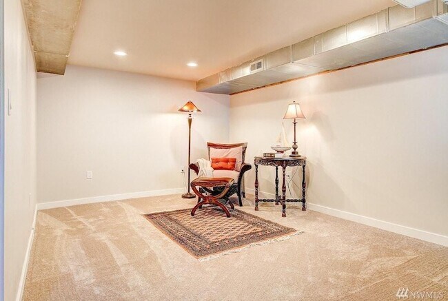 Building Photo - Serene Wedgwood home