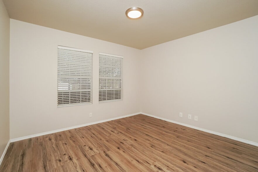Building Photo - 120 Bay Willow