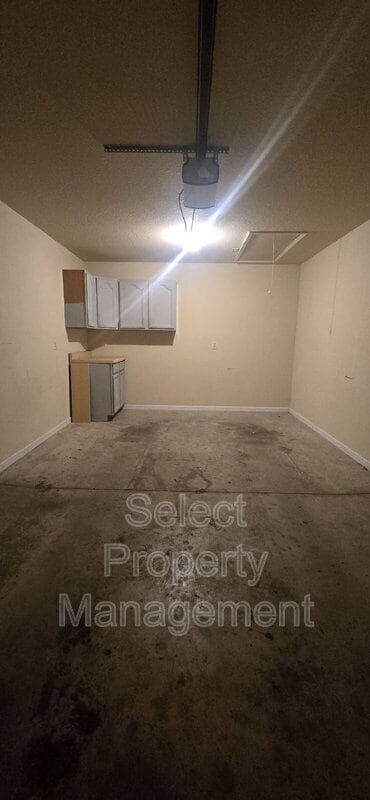 Building Photo - 4808 Tyrone Rd