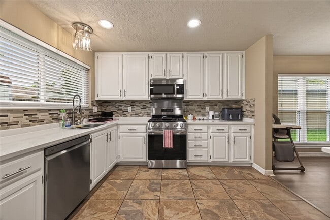 Building Photo - 12110 Essenbruk Dr