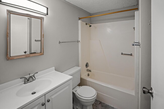 Building Photo - 9537 Olde Woods Dr