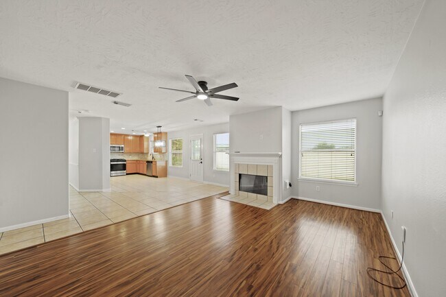 Building Photo - 18902 Sun Pass Dr