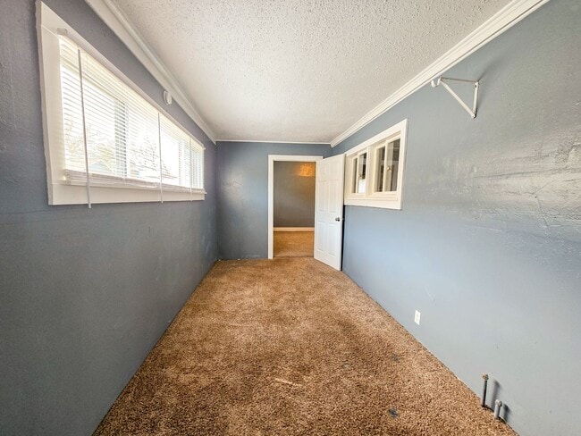 Building Photo - 3 Bed home in Shawnee!