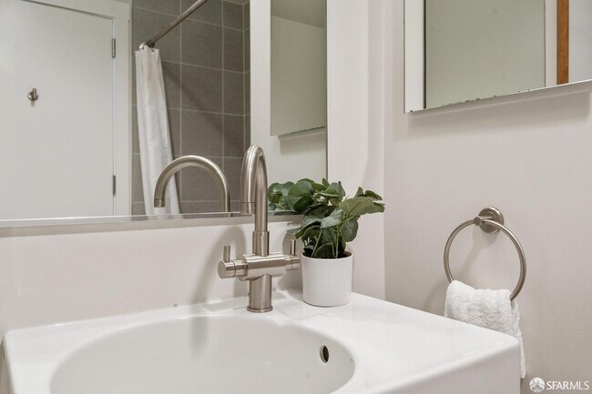 Building Photo - 501 Beale St