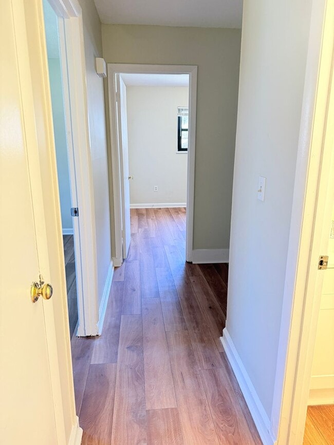 Building Photo - 3 Bedroom, 1.5 bathroom, Mount Carmel Subdivision! $1450 per month