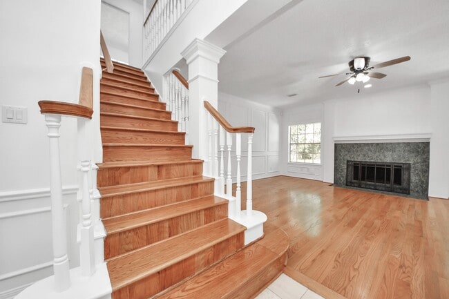 Building Photo - 15919 Lake Lodge Dr