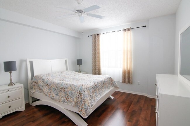 Building Photo - 616 Clearwater Park Rd